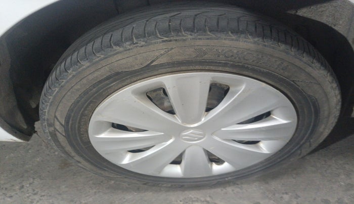 2016 Maruti Ertiga VXI CNG, Petrol, Manual, 1,02,440 km, tyre