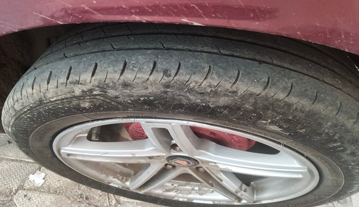 2013 Maruti Ertiga ZXI, Petrol, Manual, 1,39,090 km, tyre