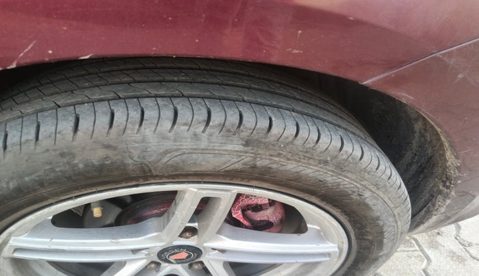 2013 Maruti Ertiga ZXI, Petrol, Manual, 1,39,090 km, tyre