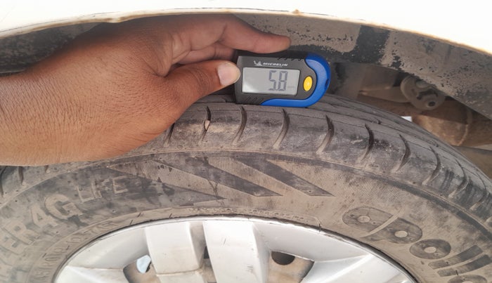 2015 Maruti Alto 800 LXI CNG, Petrol, Manual, 1,33,438 km, tyre