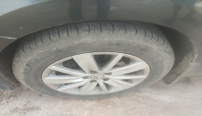 2017 Volkswagen Ameo HIGHLINE DSG 1.5 DIESEL , Diesel, Automatic, 1,42,731 km, tyre