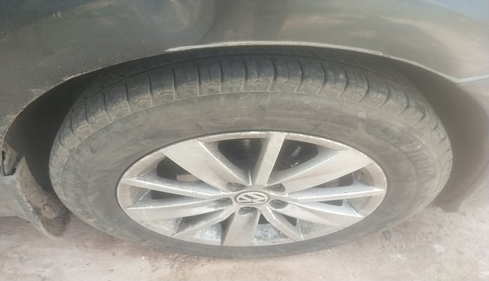 2017 Volkswagen Ameo HIGHLINE DSG 1.5 DIESEL , Diesel, Automatic, 1,42,731 km, tyre