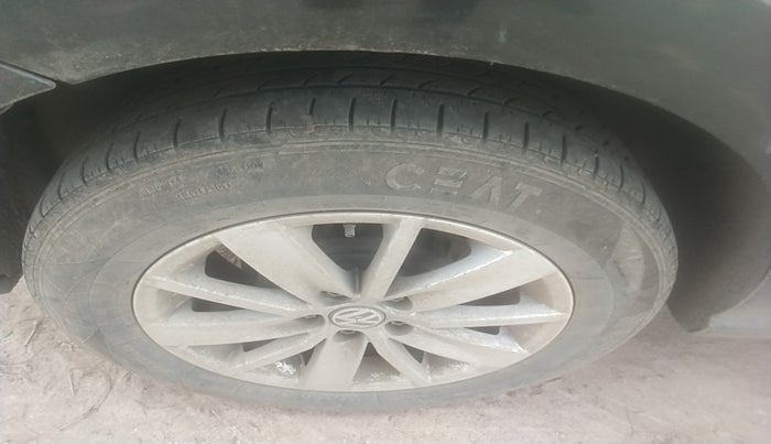 2017 Volkswagen Ameo HIGHLINE DSG 1.5 DIESEL , Diesel, Automatic, 1,42,731 km, tyre