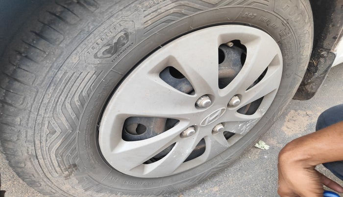 2012 Hyundai i10 MAGNA 1.1, Petrol, Manual, 1,05,999 km, tyre