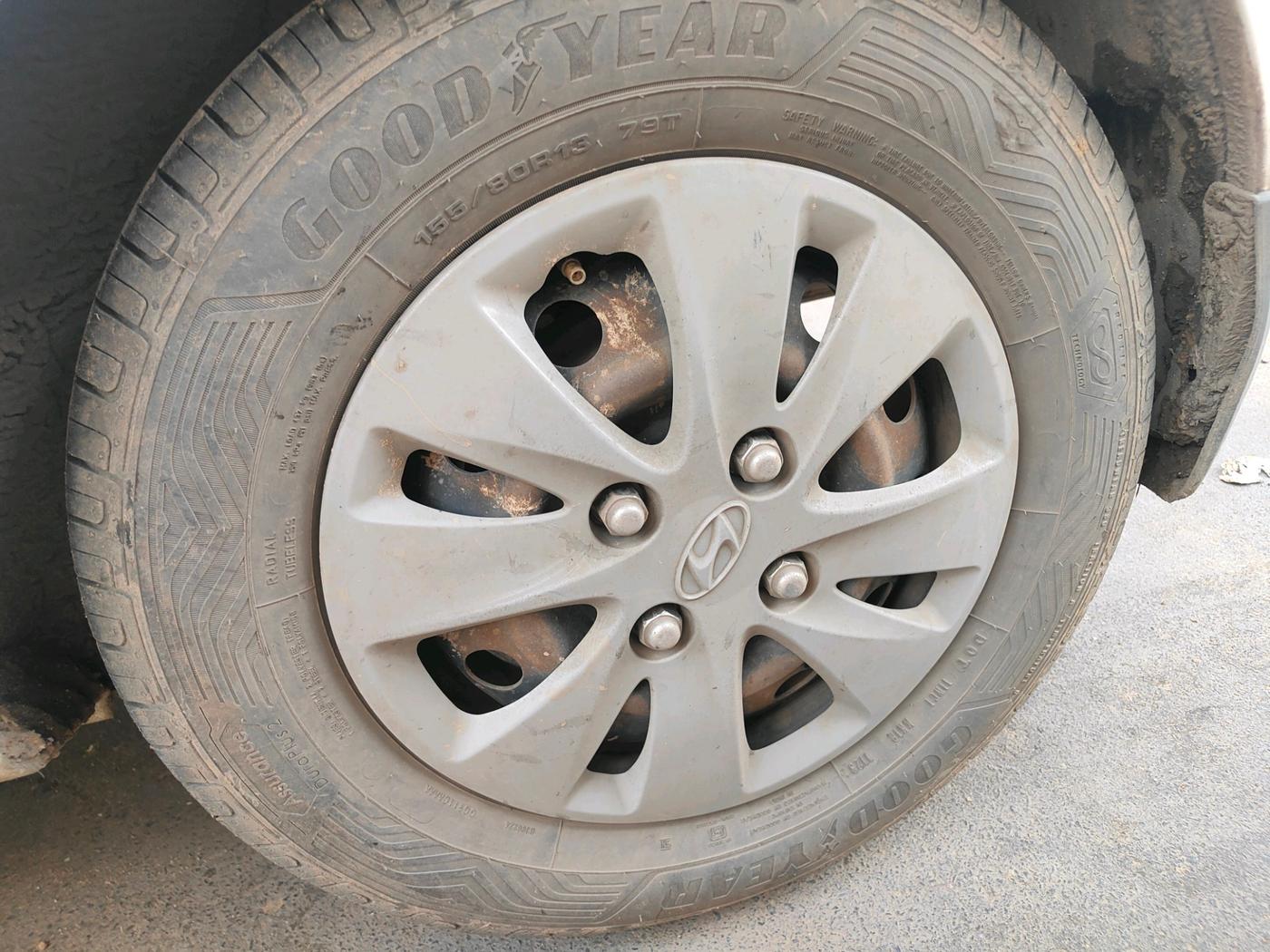 2012 Hyundai i10 MAGNA 1.1, Petrol, Manual, 1,06,100 km, tyre