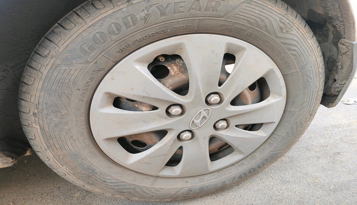 2012 Hyundai i10 MAGNA 1.1, Petrol, Manual, 1,05,999 km, tyre