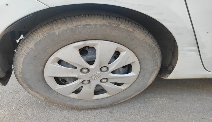 2012 Hyundai i10 MAGNA 1.1, Petrol, Manual, 1,05,999 km, tyre