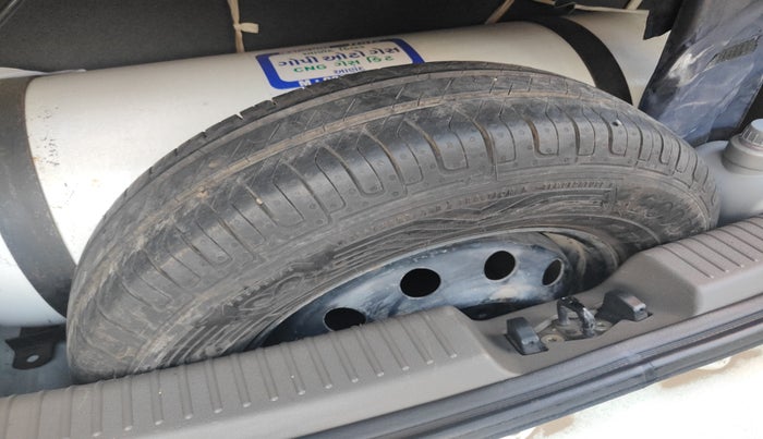 2012 Hyundai i10 MAGNA 1.1, Petrol, Manual, 1,05,999 km, tyre