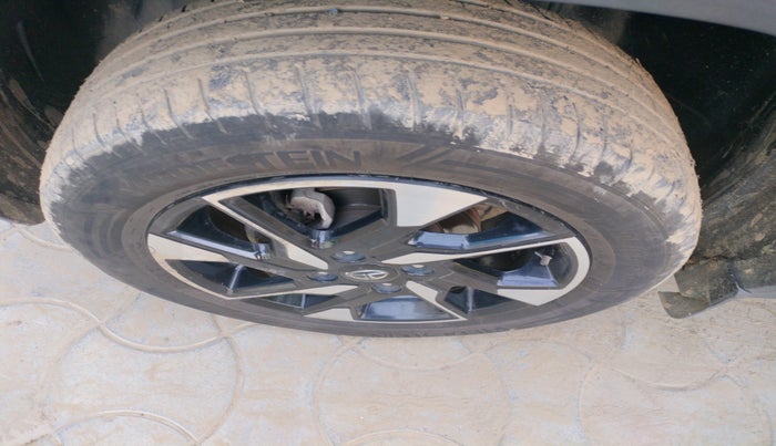 2022 Tata PUNCH ACCOMPLISHED MT, Petrol, Manual, 1,10,221 km, tyre