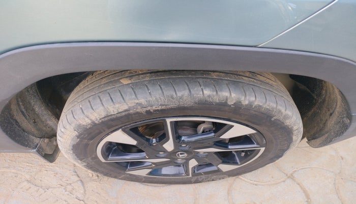 2022 Tata PUNCH ACCOMPLISHED MT, Petrol, Manual, 1,10,221 km, tyre