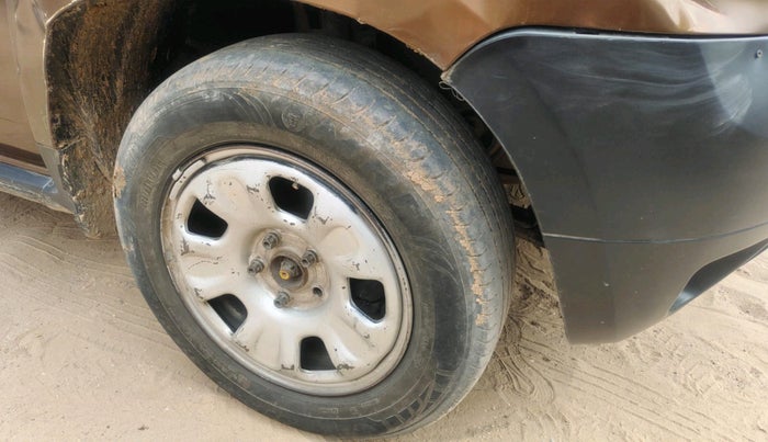 2014 Renault Duster 85 PS RXE DIESEL, Diesel, Manual, 1,00,856 km, tyre