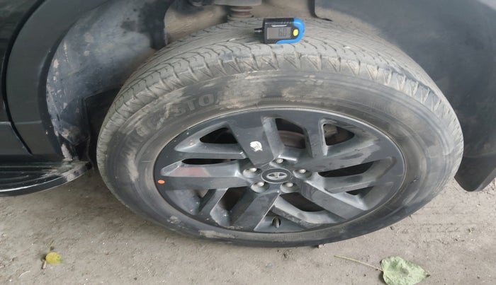 2022 Tata Safari XTA PLUS DARK EDITION, Diesel, Automatic, 49,129 km, tyre