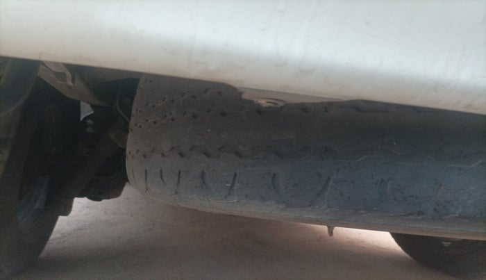 2013 Toyota Fortuner 3.0 4X2 AT, Diesel, Automatic, 2,04,499 km, tyre
