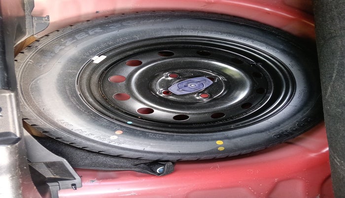 2019 Maruti Swift VXI AMT, Petrol, Automatic, 55,514 km, tyre