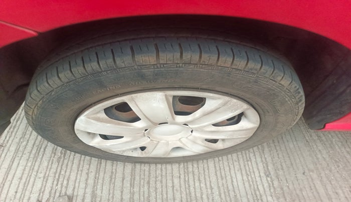 2010 Volkswagen Polo COMFORTLINE 1.2L PETROL, Petrol, Manual, 1,23,456 km, tyre