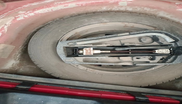 2010 Volkswagen Polo COMFORTLINE 1.2L PETROL, Petrol, Manual, 1,23,456 km, tyre