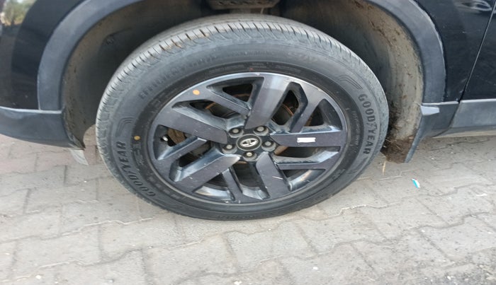 2022 Tata Harrier XZA PLUS 2.0L DARK EDITION, Diesel, Automatic, 55,654 km, tyre