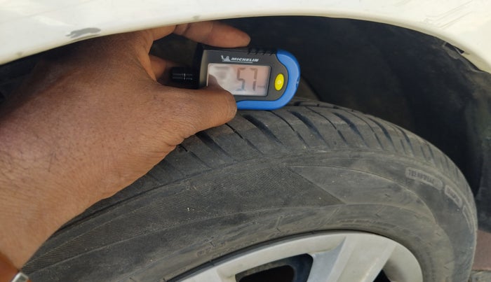 2012 Volkswagen Vento COMFORTLINE DIESEL 1.6, Diesel, Manual, 1,05,651 km, tyre