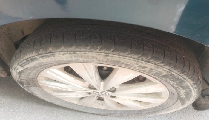 2023 Volkswagen VIRTUS HIGHLINE TSI 1.0 MT, Petrol, Manual, 71,978 km, tyre