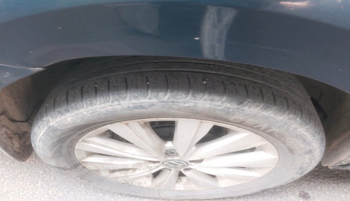 2023 Volkswagen VIRTUS HIGHLINE TSI 1.0 MT, Petrol, Manual, 71,978 km, tyre