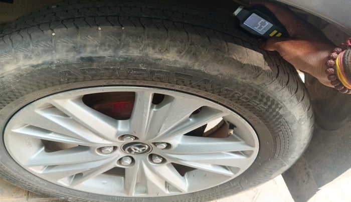 2019 Toyota Innova Crysta 2.4 G 7 STR, Diesel, Manual, 65,675 km, tyre