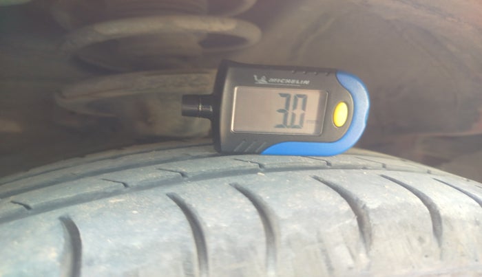 2010 Hyundai i10 MAGNA 1.2, Petrol, Manual, 1,48,305 km, tyre