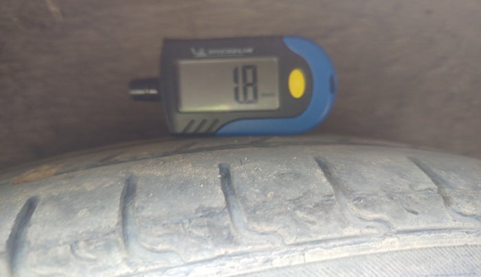 2010 Hyundai i10 MAGNA 1.2, Petrol, Manual, 1,48,305 km, tyre