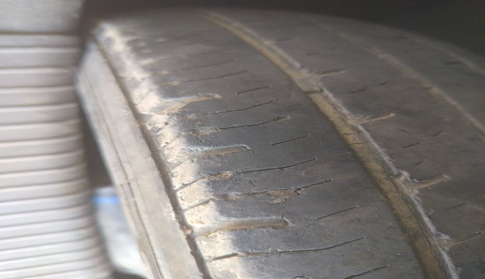 2010 Hyundai i10 MAGNA 1.2, Petrol, Manual, 1,48,305 km, tyre