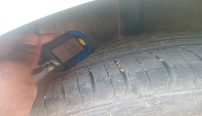 2023 Hyundai NEW I20 ASTA 1.2 MT, Petrol, Manual, 14,097 km, tyre