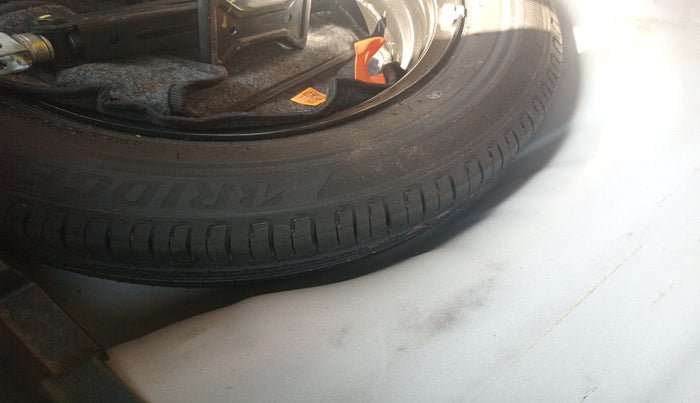 2023 Hyundai NEW I20 ASTA 1.2 MT, Petrol, Manual, 14,097 km, tyre