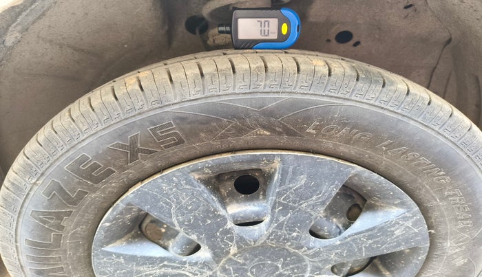 2011 Maruti Wagon R 1.0 LXI, Petrol, Manual, 1,21,599 km, tyre