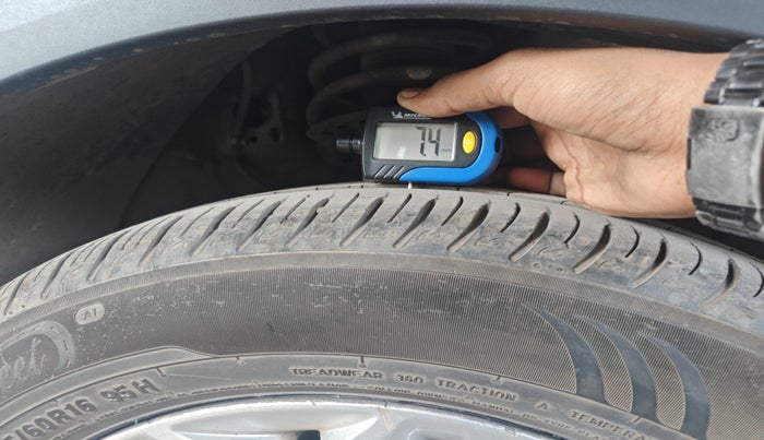 2016 Hyundai Creta SX PLUS AT 1.6 DIESEL, Diesel, Automatic, 2,04,466 km, tyre