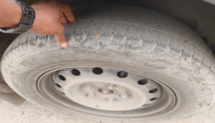 2015 Mahindra XUV500 W6, Diesel, Manual, 1,44,850 km, tyre