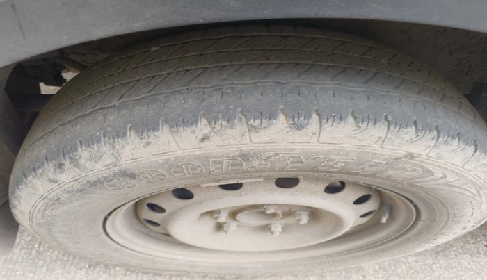 2015 Mahindra XUV500 W6, Diesel, Manual, 1,44,850 km, tyre