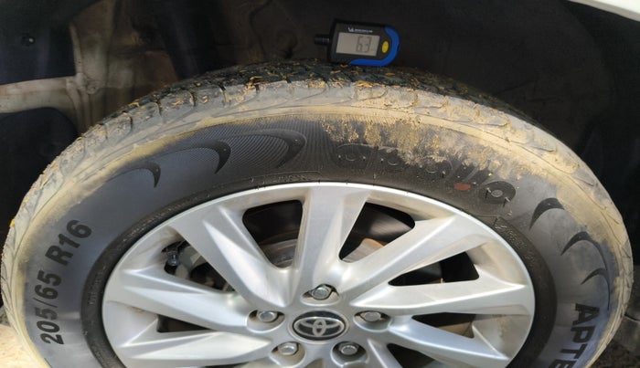 2023 Toyota INNOVA HYCROSS GX (O) 7 STR, Petrol, Automatic, 37,919 km, tyre