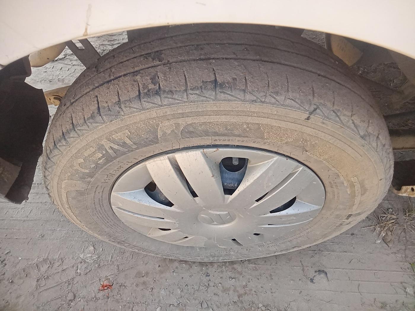 2021 Maruti Alto LXI OPT CNG, Petrol, Manual, 58,841 km, tyre