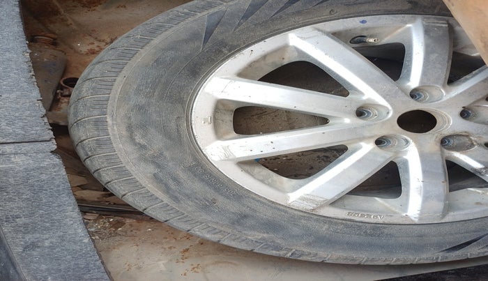 2010 Maruti SX4 ZXI, Petrol, Manual, 89,432 km, tyre