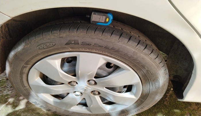 2015 Honda Mobilio 1.5L I-VTEC S, Petrol, Manual, 1,16,248 km, tyre