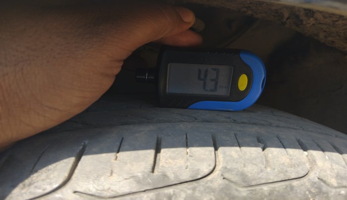 2016 Hyundai Elite i20 ASTA 1.2 (O), Petrol, Manual, 2,01,632 km, tyre