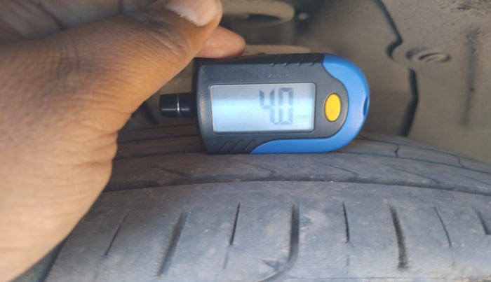 2016 Hyundai Elite i20 ASTA 1.2 (O), Petrol, Manual, 2,01,632 km, tyre