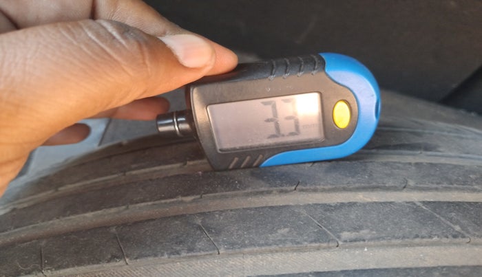 2016 Hyundai Elite i20 ASTA 1.2 (O), Petrol, Manual, 2,01,632 km, tyre