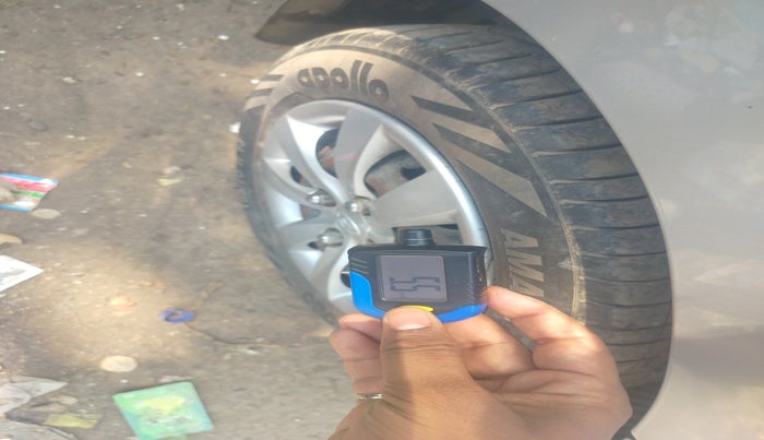 2011 Hyundai Eon SPORTZ, Petrol, Manual, 64,667 km, tyre