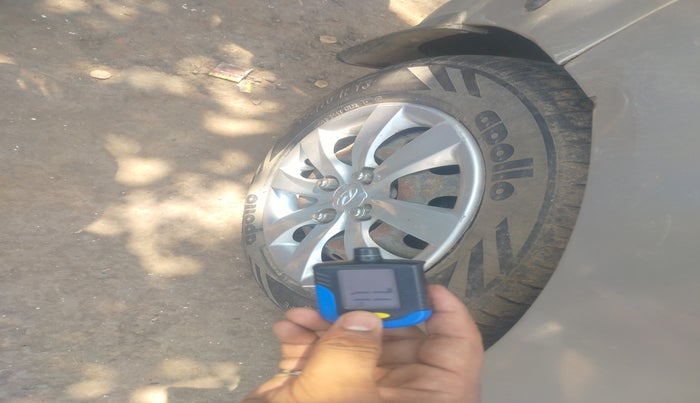 2011 Hyundai Eon SPORTZ, Petrol, Manual, 64,667 km, tyre