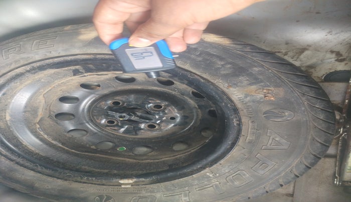 2011 Hyundai Eon SPORTZ, Petrol, Manual, 64,667 km, tyre