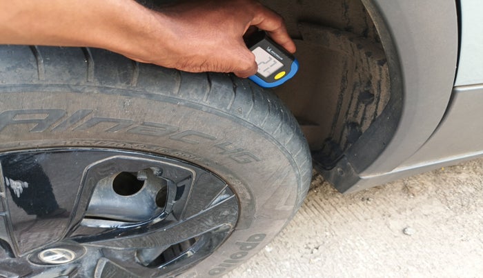 2022 Tata PUNCH ADVENTURE AMT, Petrol, Automatic, 34,927 km, tyre