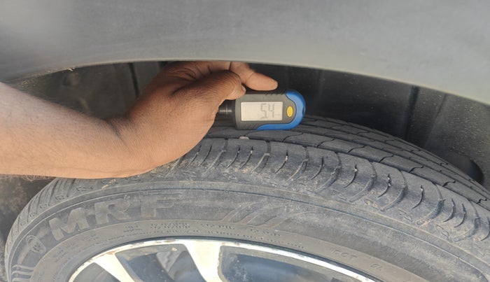 2022 Maruti XL6 ALPHA PLUS MT, Petrol, Manual, 25,494 km, tyre