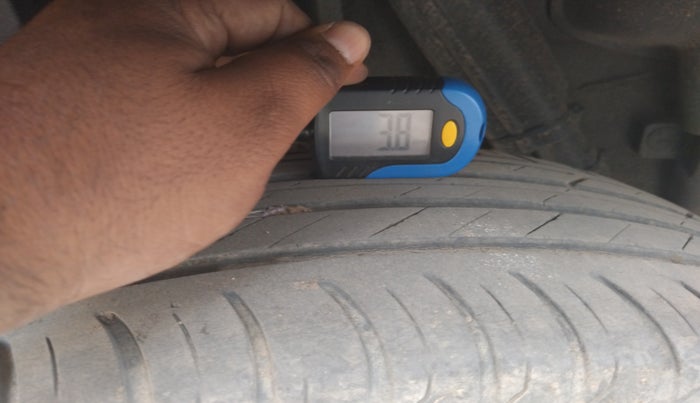 2017 Nissan Terrano XV D PREMIUM AMT, Diesel, Automatic, 1,44,622 km, tyre