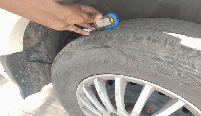 2014 Mahindra Scorpio SLE, Diesel, Manual, 2,54,890 km, tyre