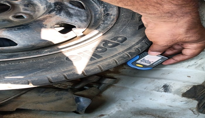 2015 Maruti Alto K10 VXI, Petrol, Manual, 1,15,692 km, tyre