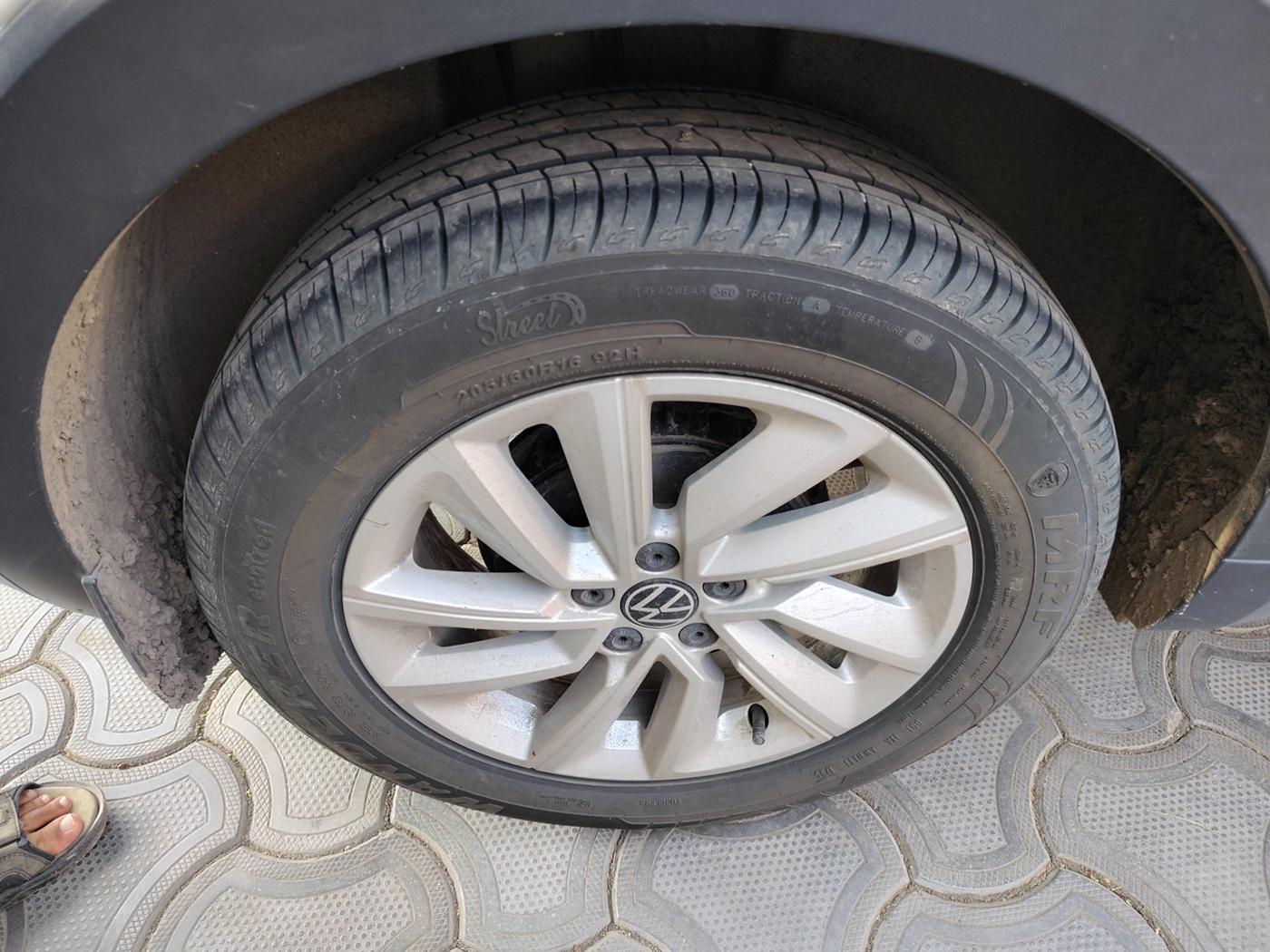 2023 Volkswagen TAIGUN GT 1.5 TSI MT, Petrol, Manual, 14,000 km, tyre